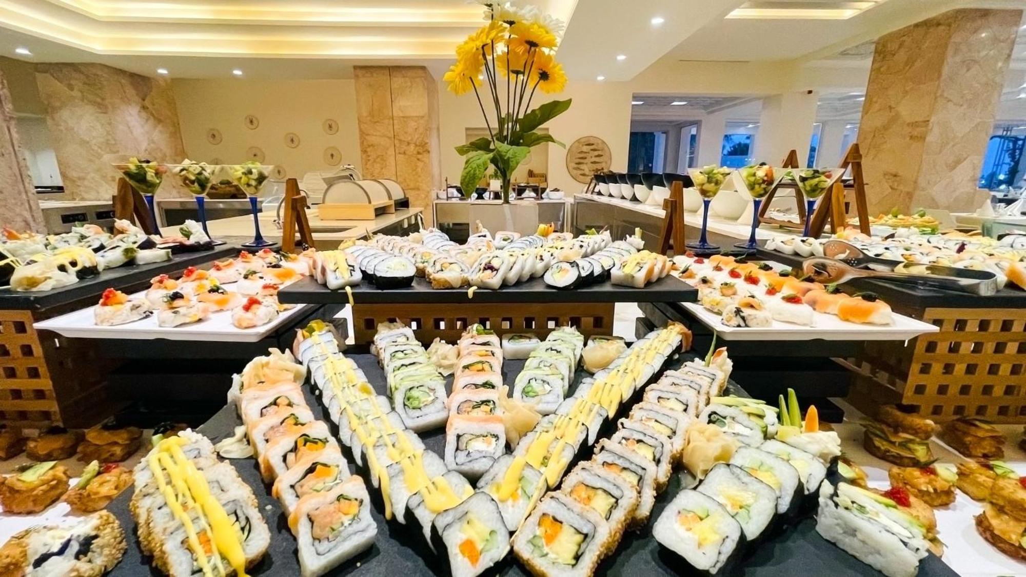 Royal Azur Thalassa Hammamet Exterior photo Sushi at the buffet